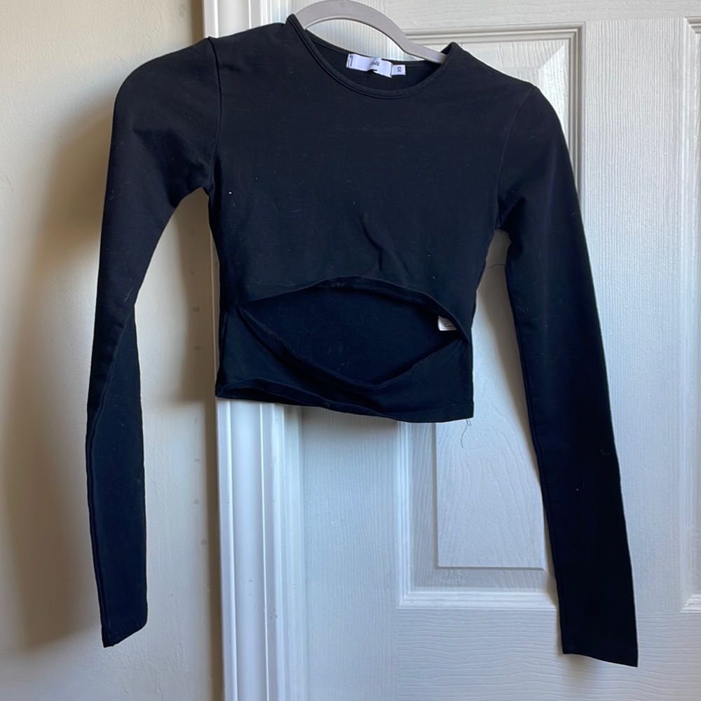 Adika going out long sleeve cropped top